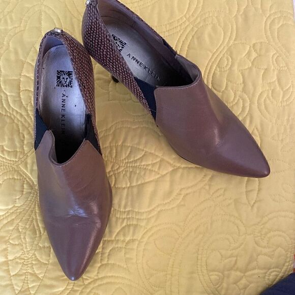 Anne Klein Yeppy Bootie, Size 7, - Picture 1 of 15